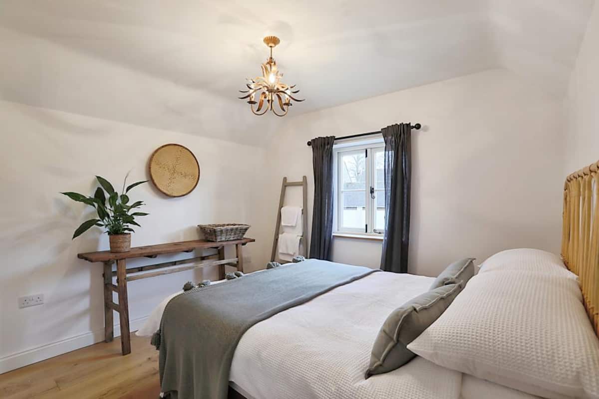 Bedroom with desk